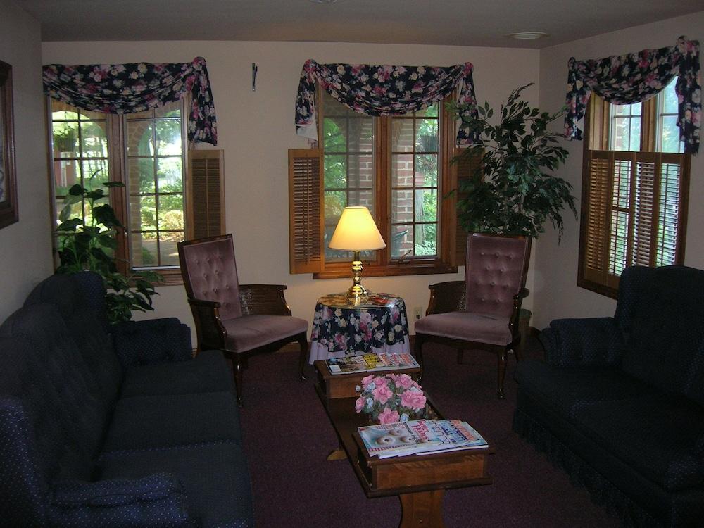Smoketown Inn photo 2