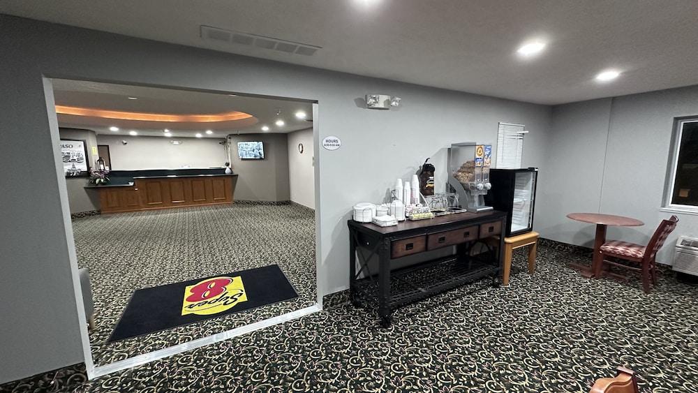 Burgundy Inn & Suites By OYO El Paso photo 18