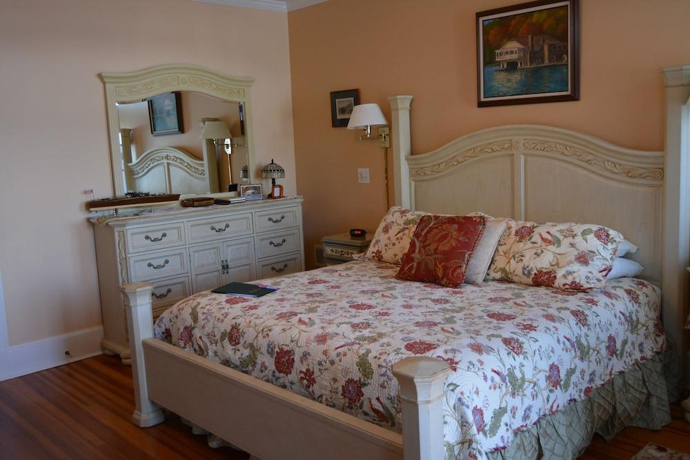 Boathouse Waterfront Lodging photo 2