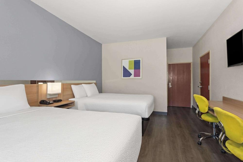 Microtel Inn & Suites by Wyndham Panama City photo 18