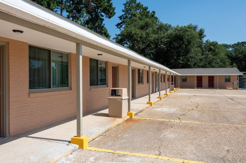 Budget Inn & Suites photo 17