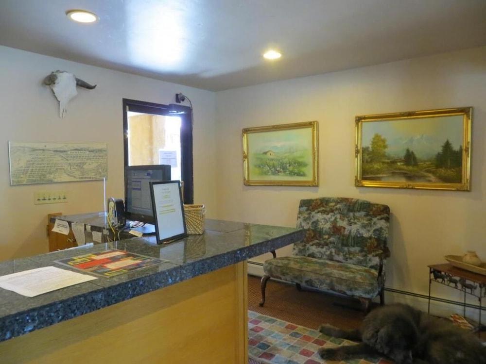 Adobe Inn photo 2