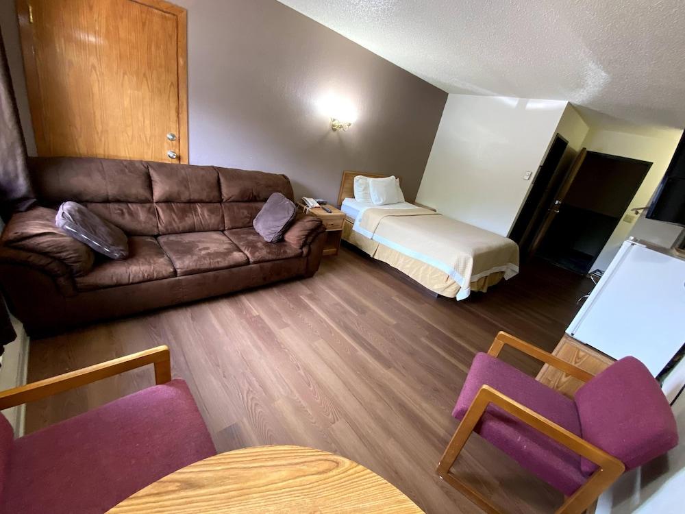 Woodlands Inn & Suites photo 6