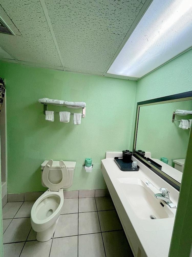 Holiday Motel photo 5