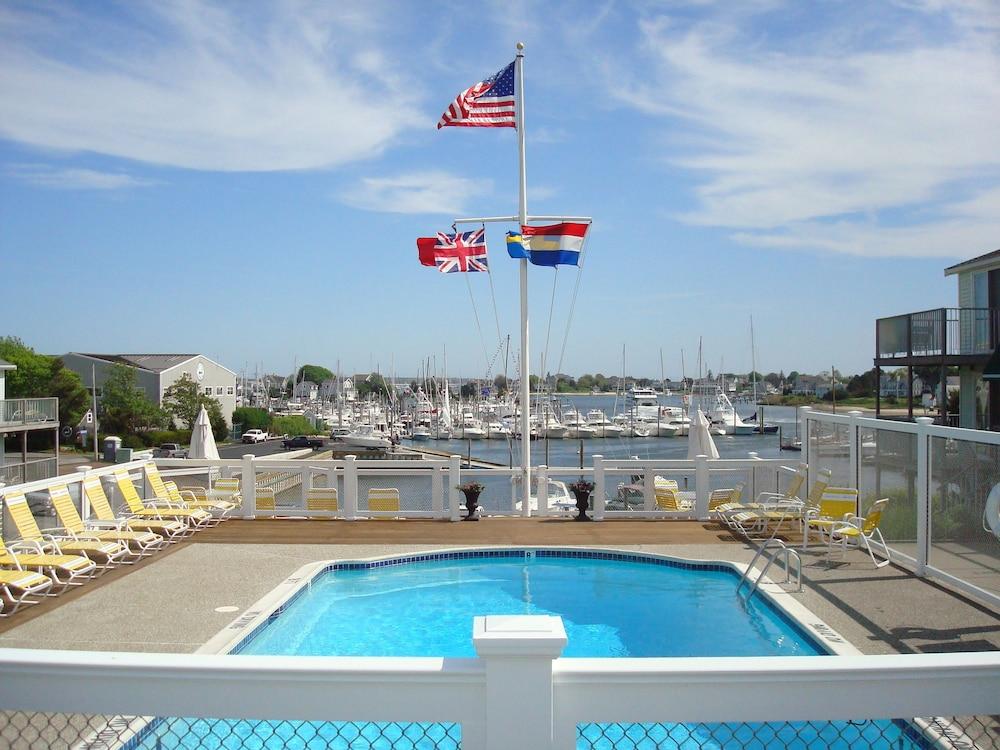 Anchor In Distinctive Waterfront Lodging photo 4