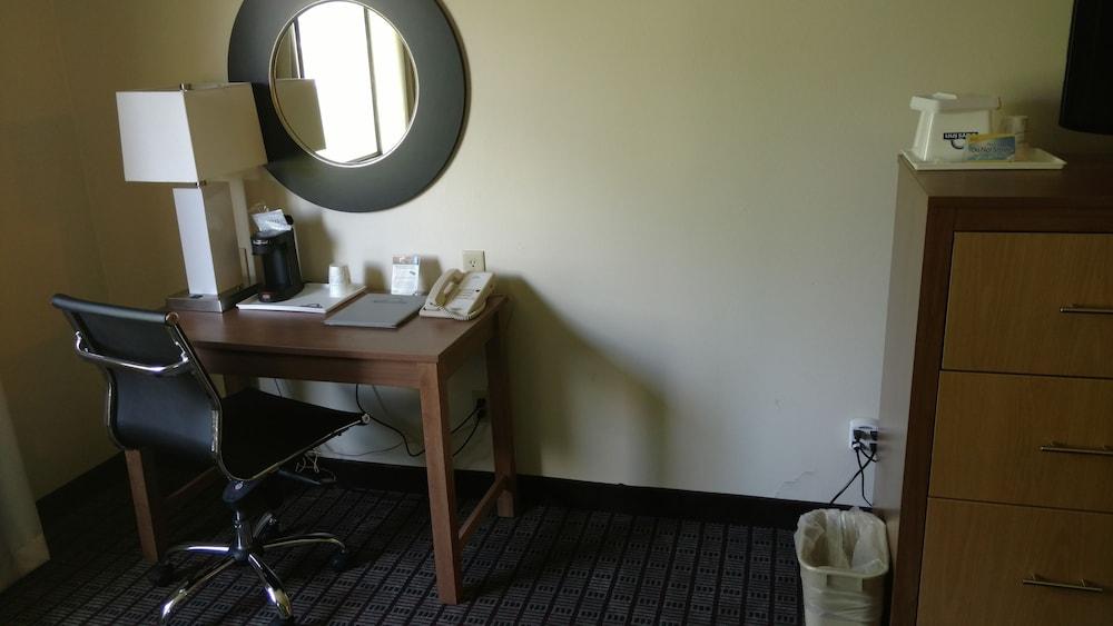 Days Inn by Wyndham Ashland photo 14