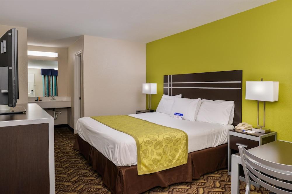 Americas Best Value Inn Pasadena Houston photo 19
