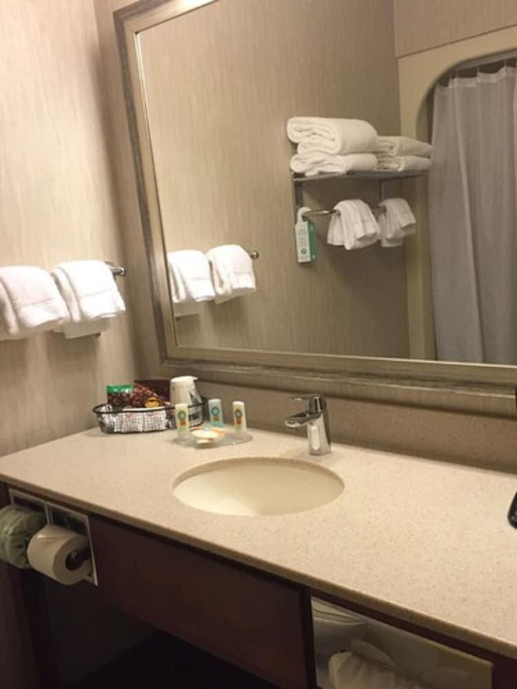 Quality Inn Bedford photo 35
