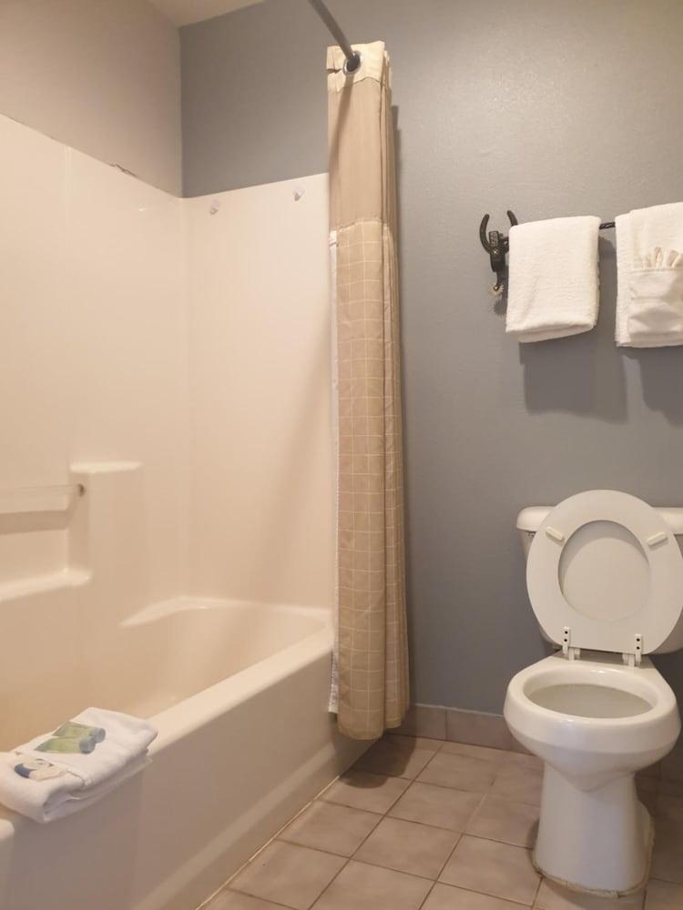 Riata Inn photo 26