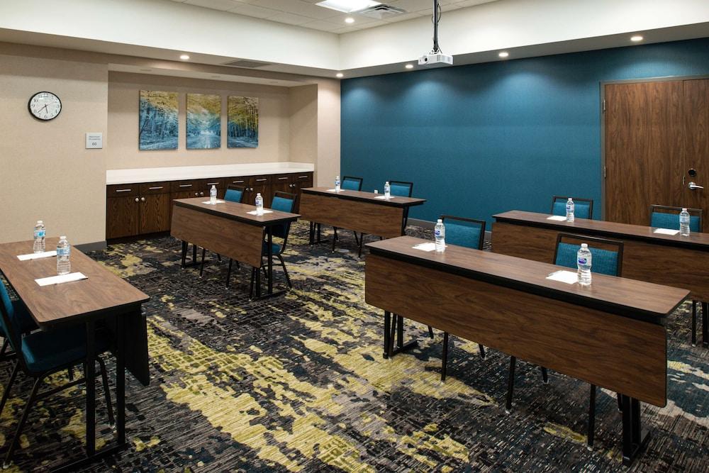 Hampton Inn & Suites Adrian photo 52