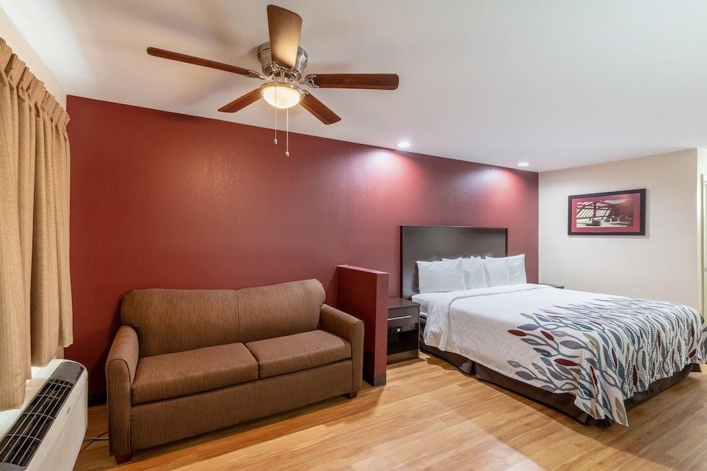 Red Roof Inn Buffalo, TX photo 5