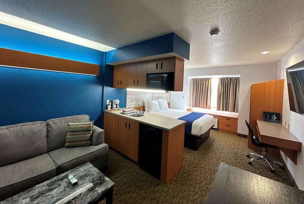 Microtel Inn & Suites by Wyndham Tomah photo 18