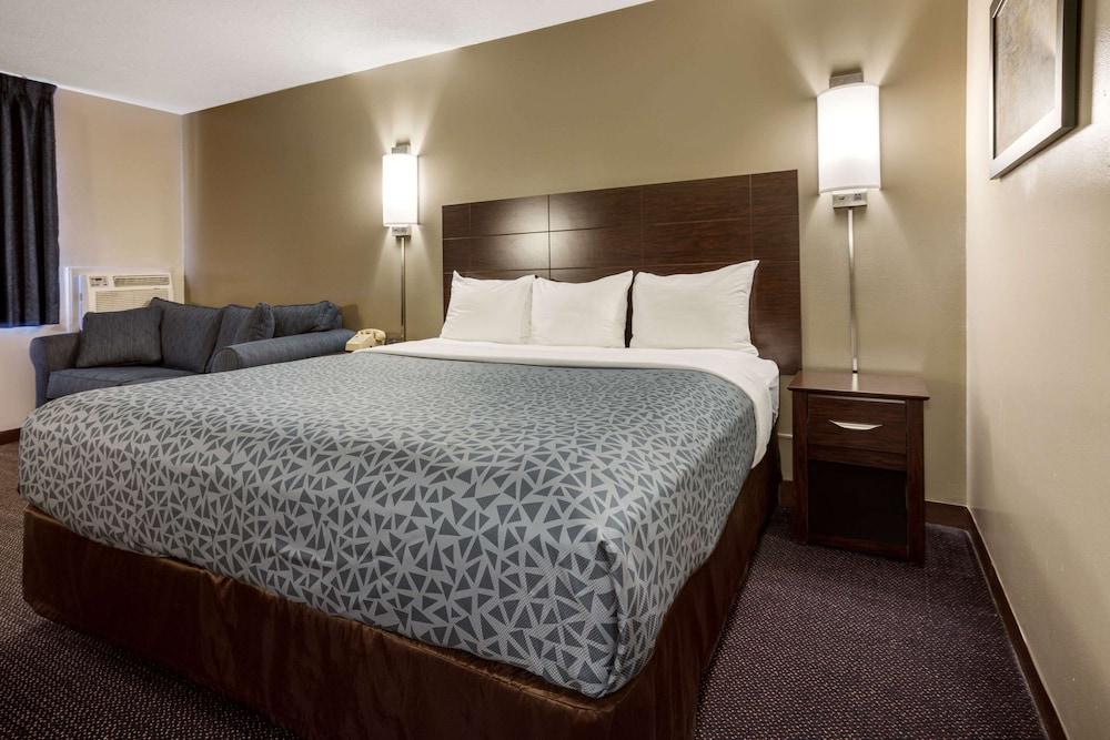 Econo Lodge Darien Lakes photo 19