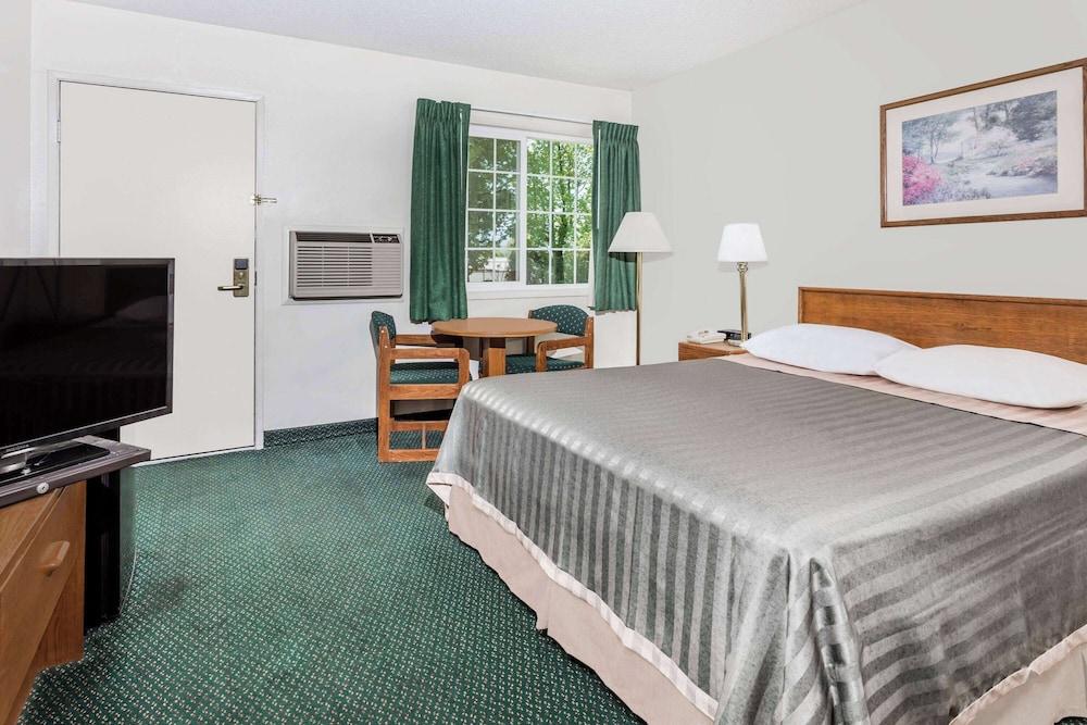 Travelodge by Wyndham Grants Pass photo 10