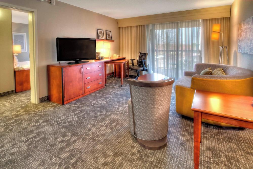 Courtyard by Marriott Memphis Germantown photo 3