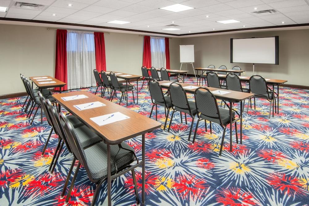 Holiday Inn Express Cleveland Airport - Brookpark by IHG photo 82