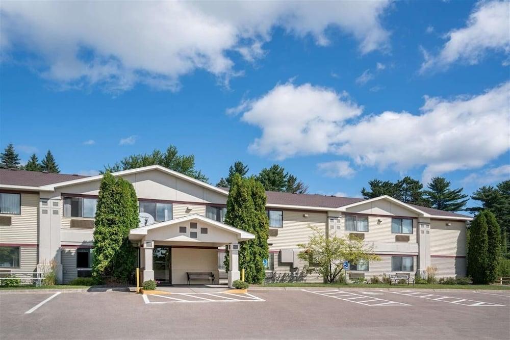 Super 8 by Wyndham Cloquet photo 17