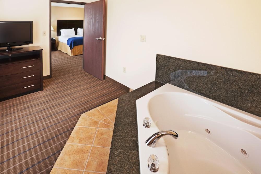 Holiday Inn Express Hotel & Suites Pauls Valley by IHG photo 7