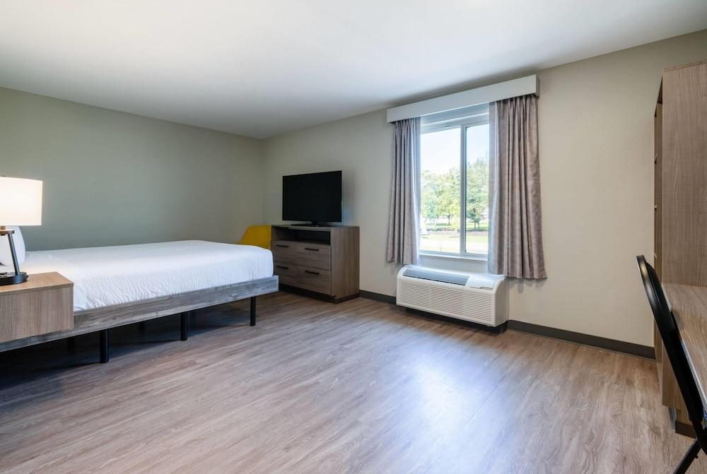 Echo Suites Extended Stay By Wyndham Naples photo 9
