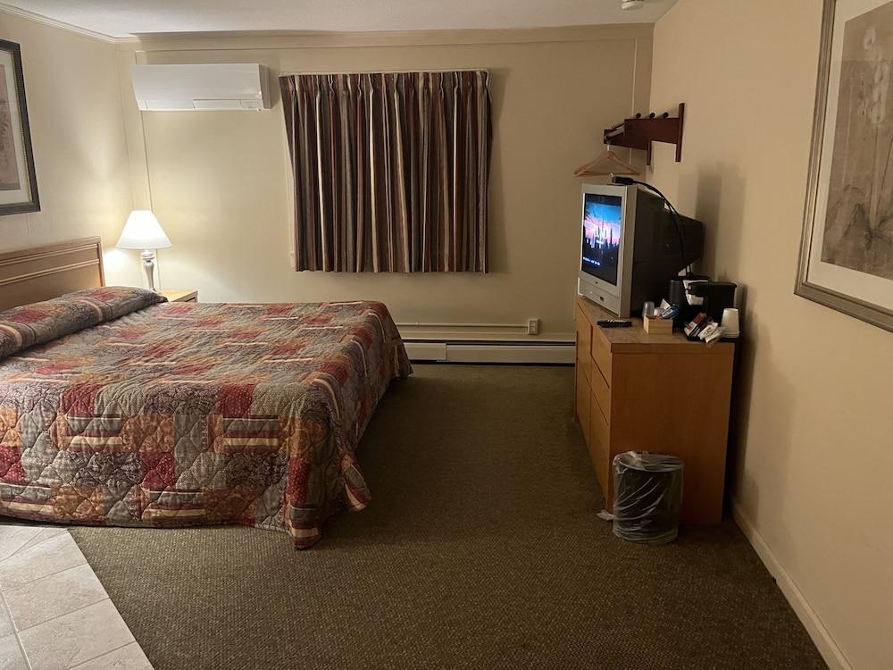 The Upper Pass Lodge at Magic Mountain photo 11