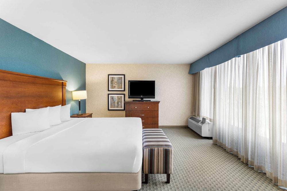 Sonesta Essential Houston Hobby Airport photo 16