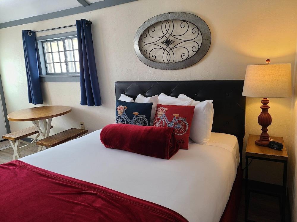 Lamplighter Cabins & Suites photo 89