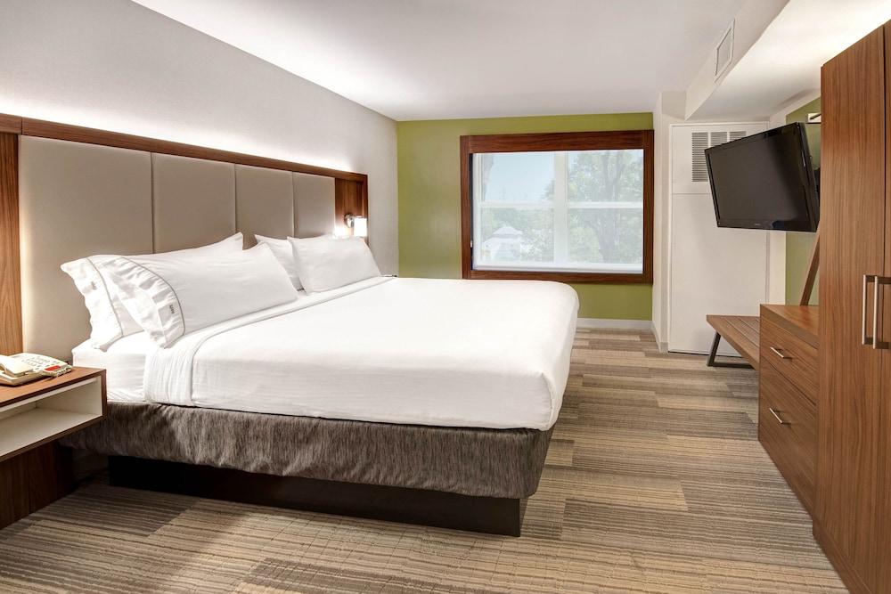 Holiday Inn Express Woodbridge by IHG photo 34