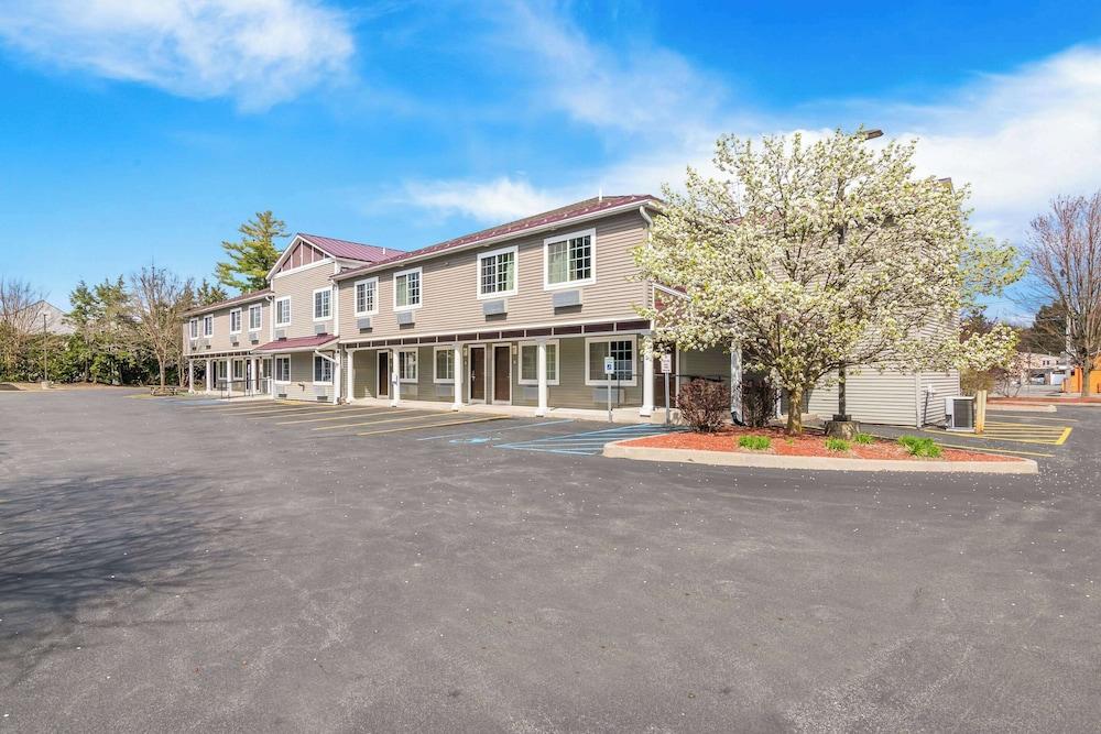 Quality Inn Queensbury - Lake George Area photo 30