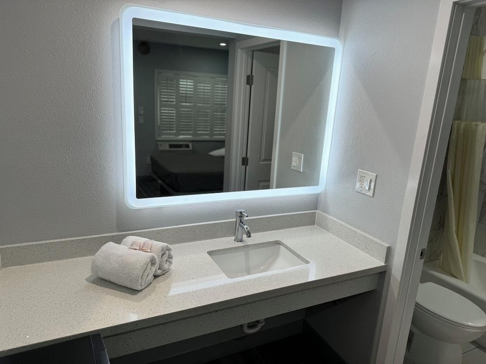 Lincoln Motel photo 43