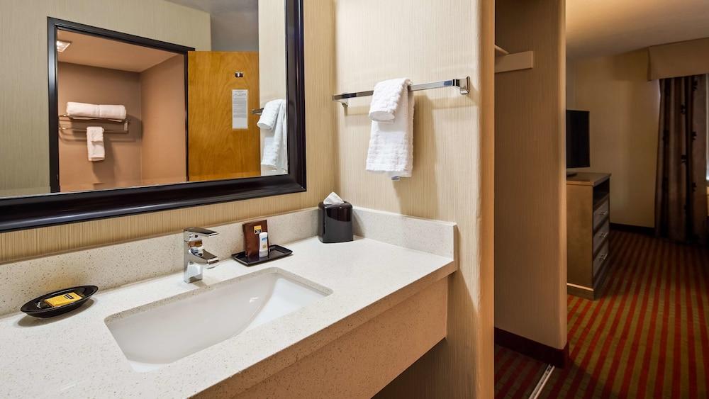 Best Western Plus Executive Suites photo 11