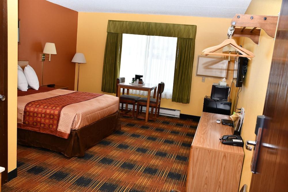Regency Inn & Suites photo 24