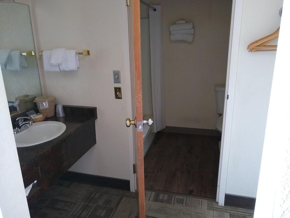 Wilderness Inn photo 18