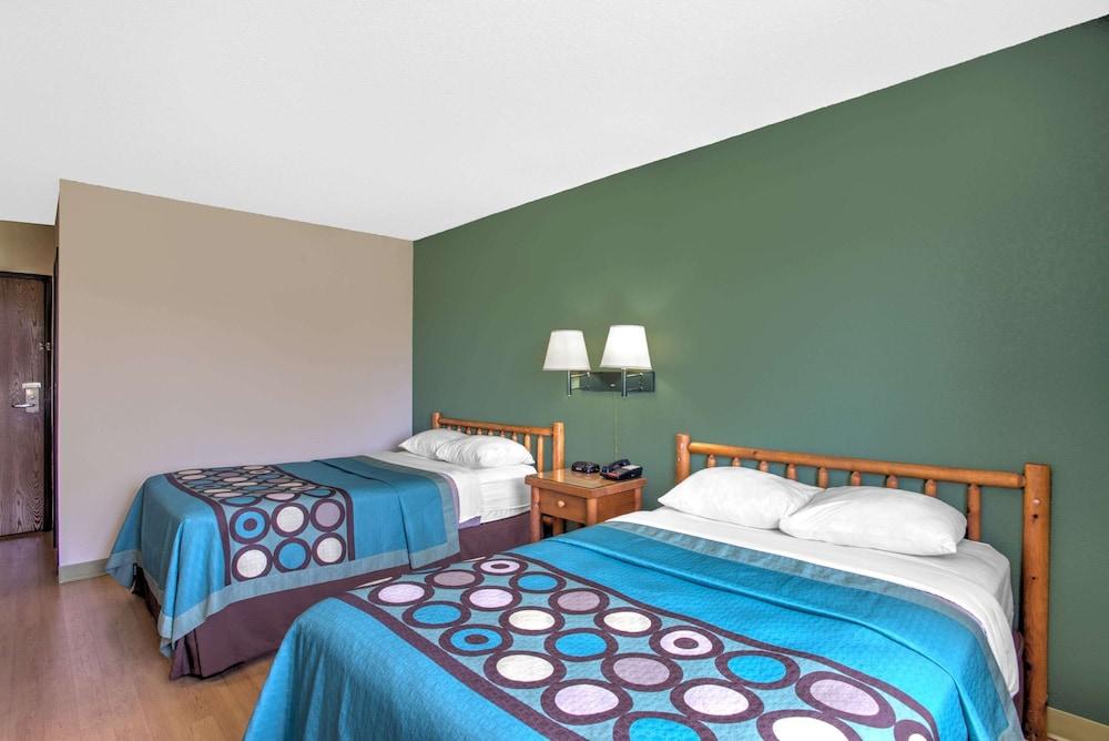 Super 8 by Wyndham Ticonderoga photo 7