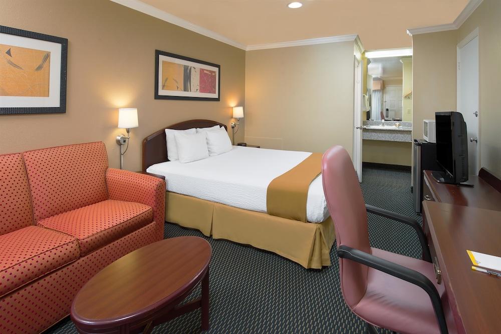 Days Inn by Wyndham Pinole Berkeley photo 9