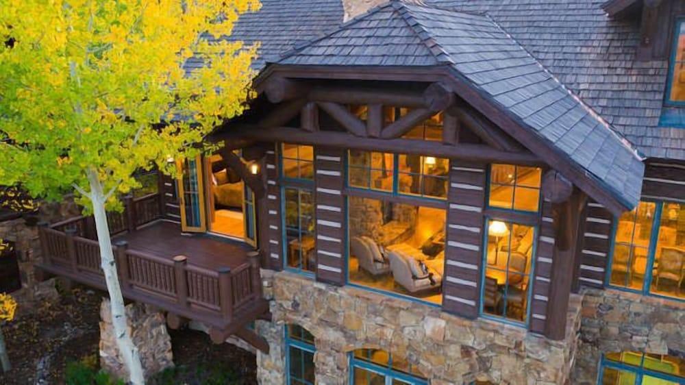 Snowberry by Elevation Accommodations photo 55