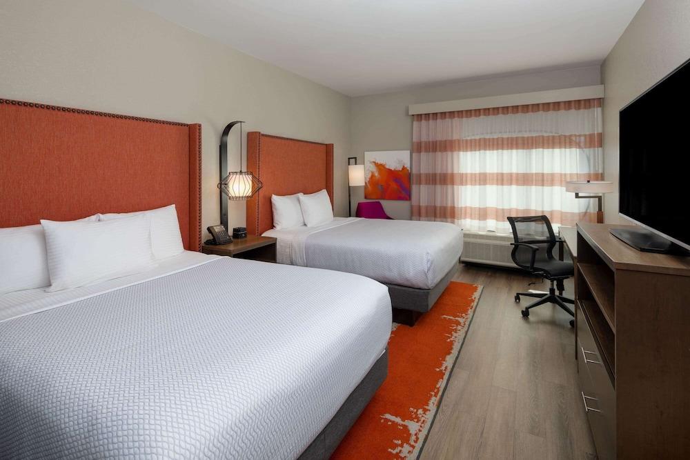La Quinta Inn & Suites by Wyndham Perry photo 26