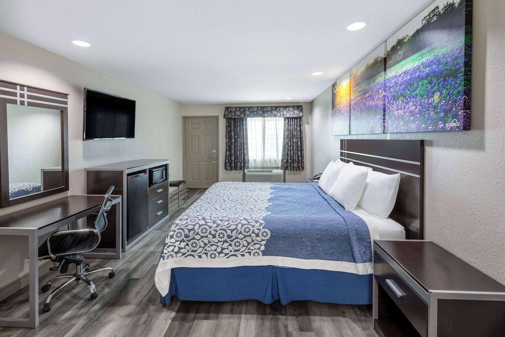 Days Inn by Wyndham Baytown Garth Road I10 East photo 12