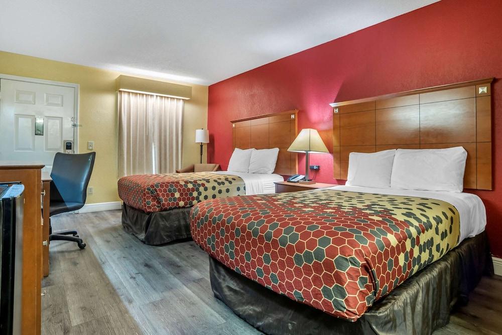Econo Lodge Tupelo Barnes Crossing photo 7