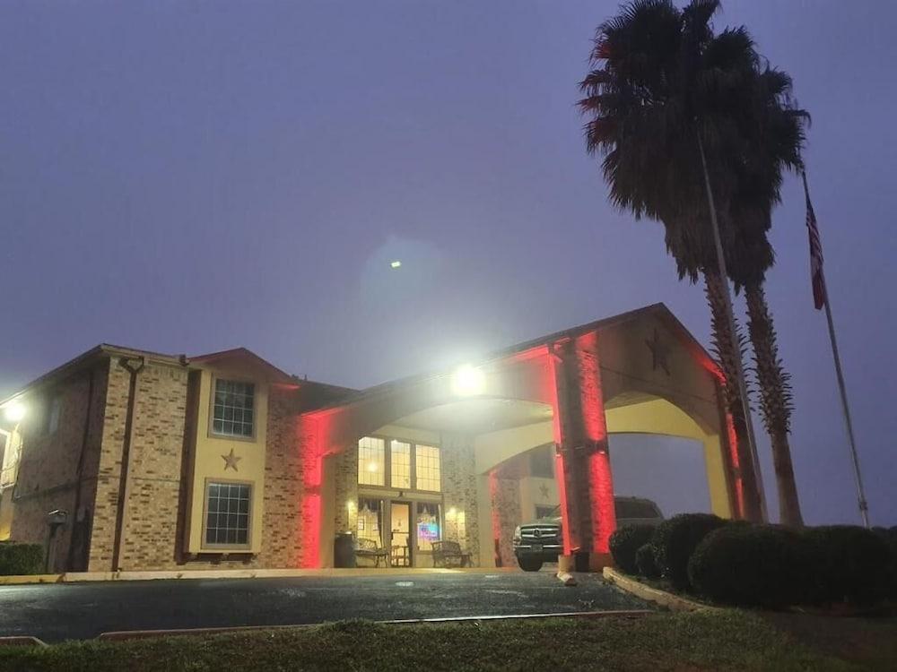 Chaparral Motel photo 51