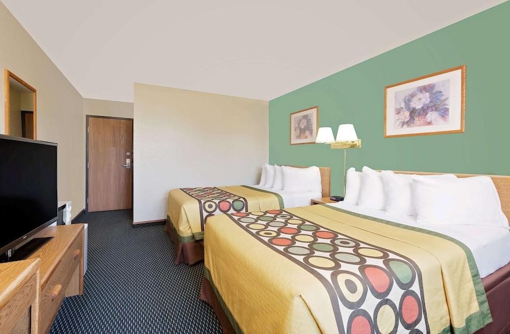 Super 8 by Wyndham Marshall photo 2