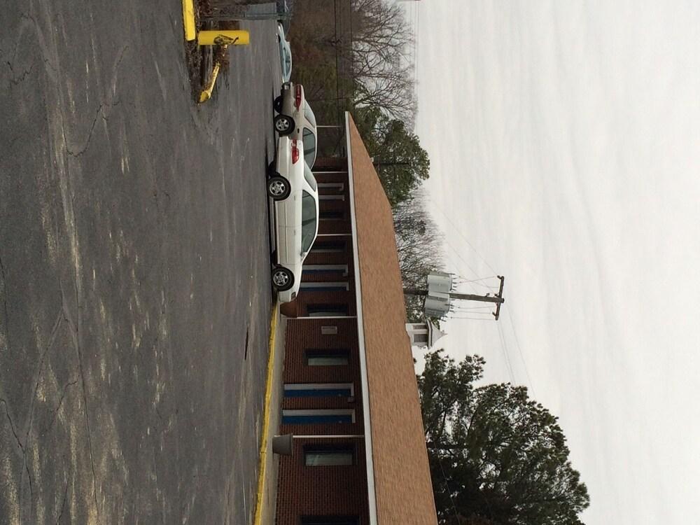 Budget Inn photo 17