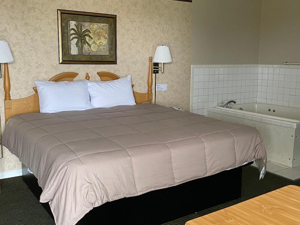 Capital O First Heritage Inn Rantoul IL I 57 photo 36