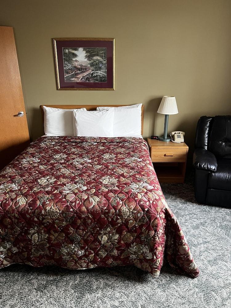 Budget Host Inn & Suites photo 16
