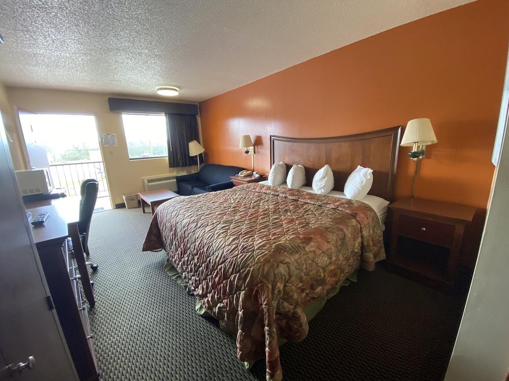 Rodeway Inn photo 17