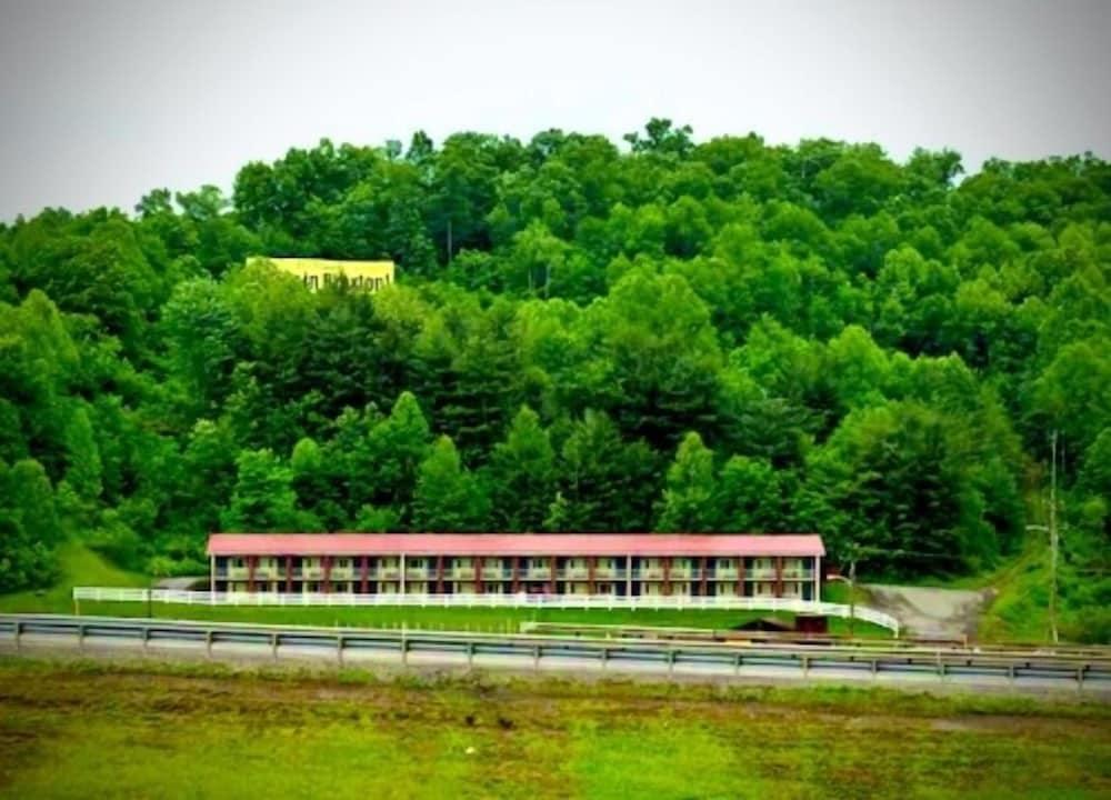 Sutton Lane Motel photo 1