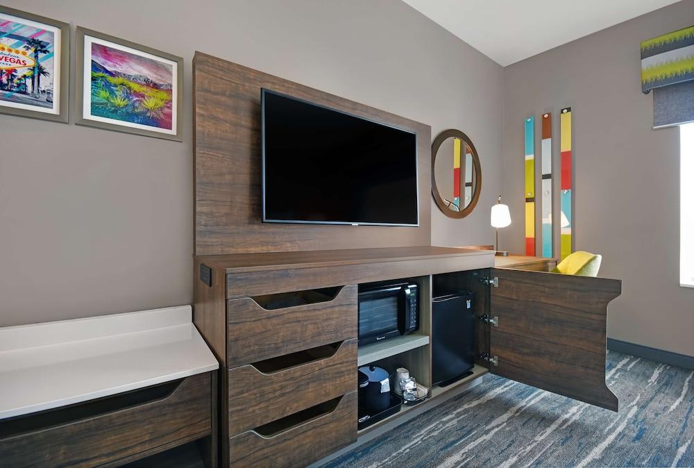 Hampton Inn Las Vegas Strip South, NV photo 11