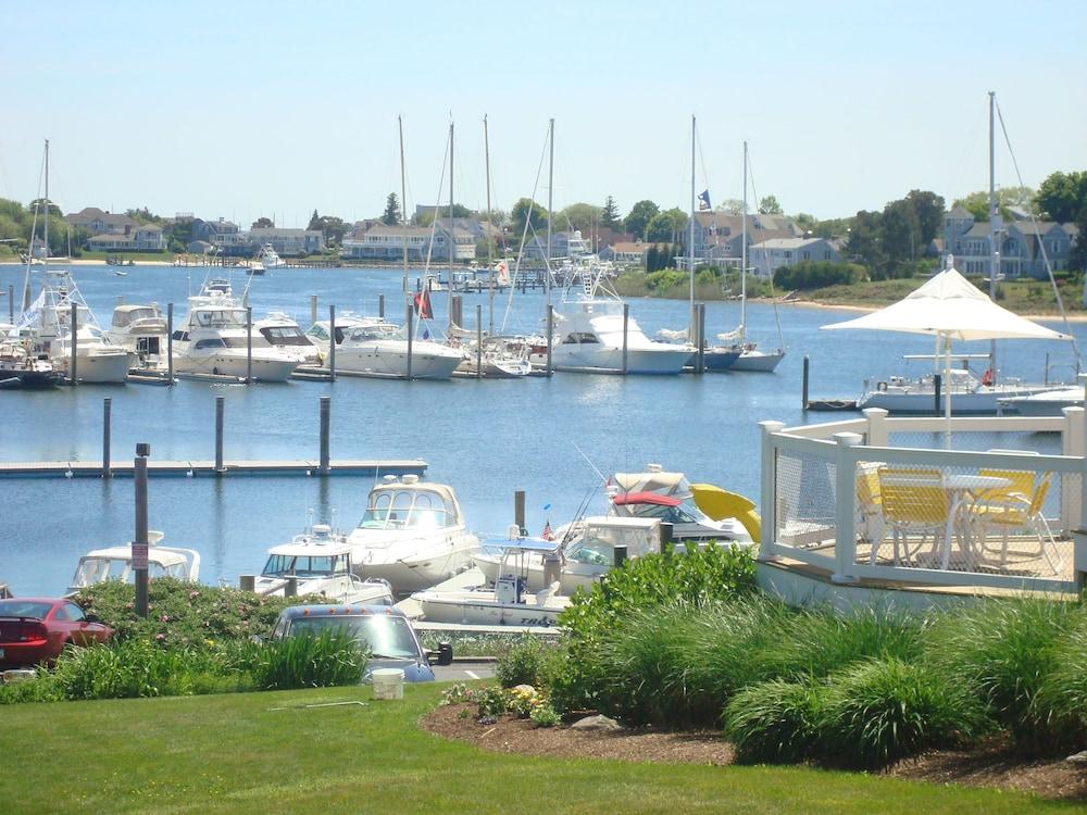 Anchor In Distinctive Waterfront Lodging photo 39
