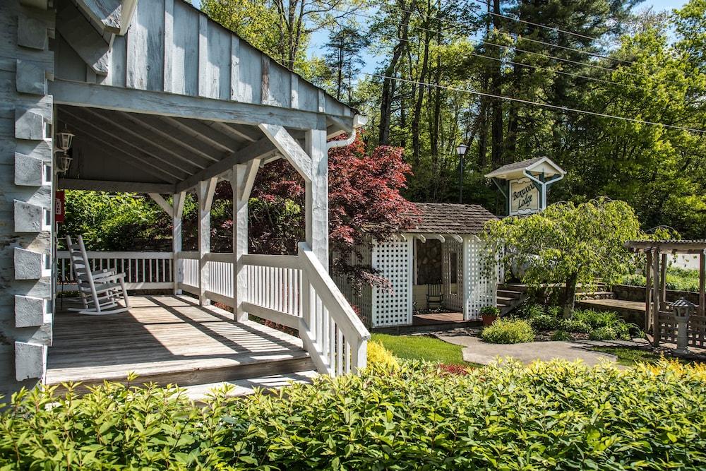 Boxwood Lodge photo 74