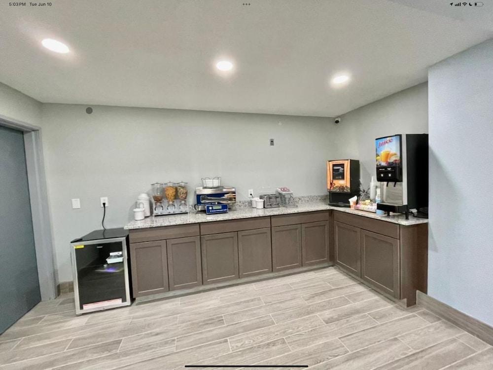 Lamoni Inn & Suites photo 11