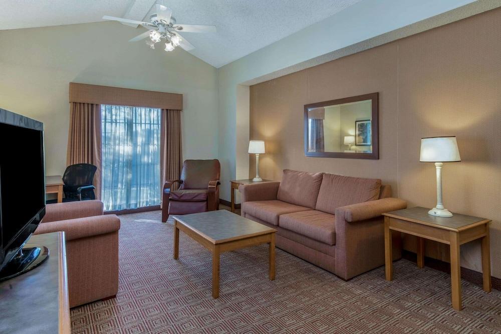 Townhouse Garden Inn & Suites San Antonio I 35 photo 24
